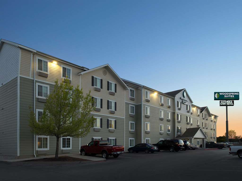 Woodspring Suites San Antonio North Live Oak I-35 Exterior photo